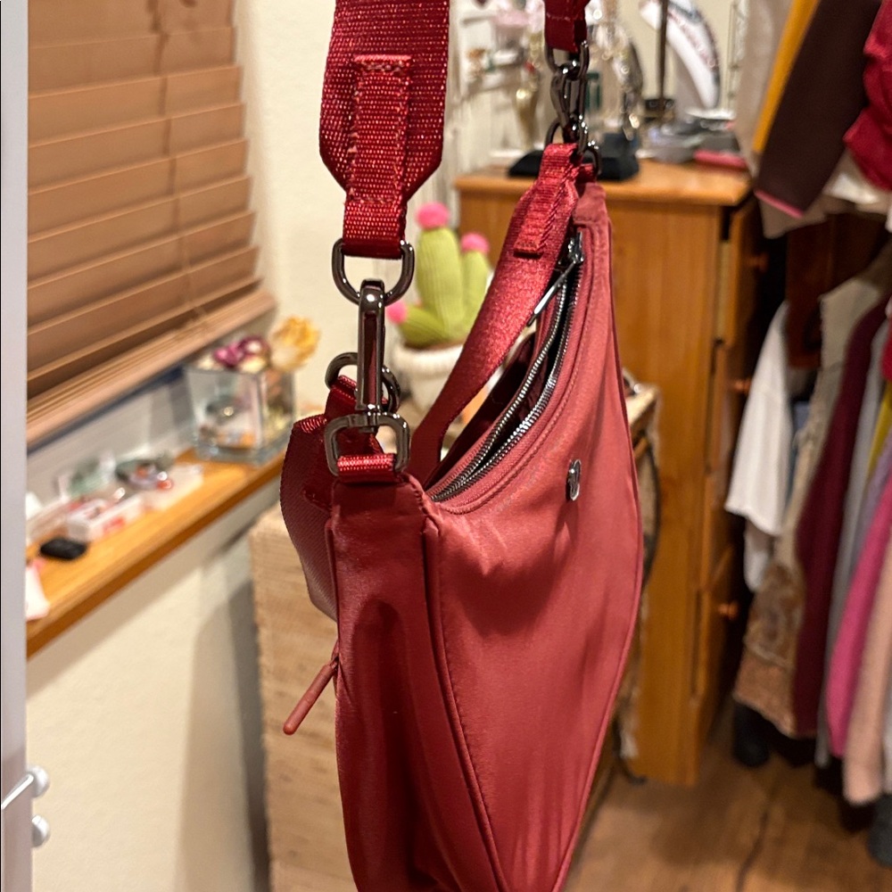 Lululemon City Essentials Crossbody Color: “Rockwood” NWOT /Never Used!🤎❤️ - Picture 4 of 14